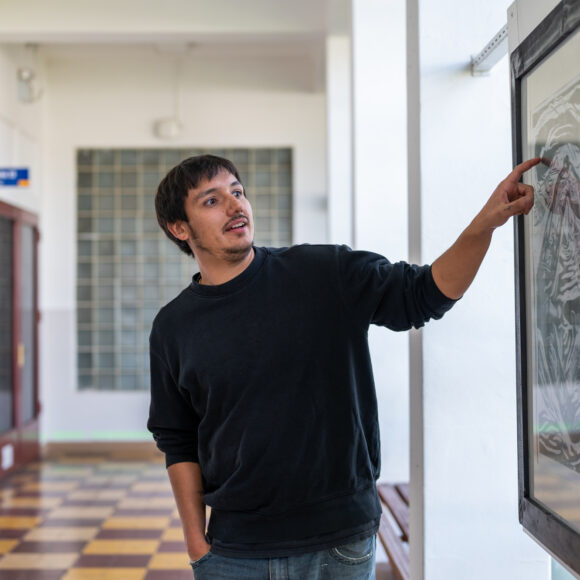 Inauguran exposición “Onírica Periferia” de Manuel Navarrete Parra en UdeC Campus Chillán