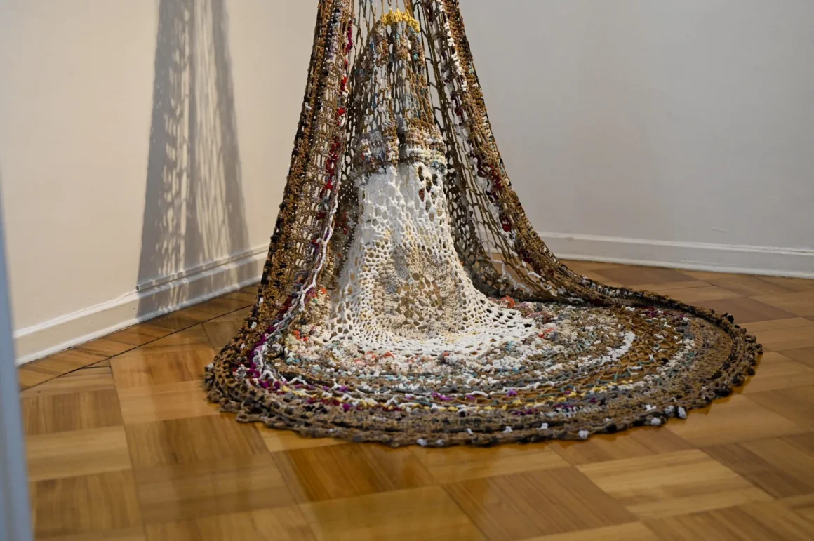Foto-2.JPG “La modernidad aún está entre nosotras” explora las posibilidades del textil en el arte contemporáneo